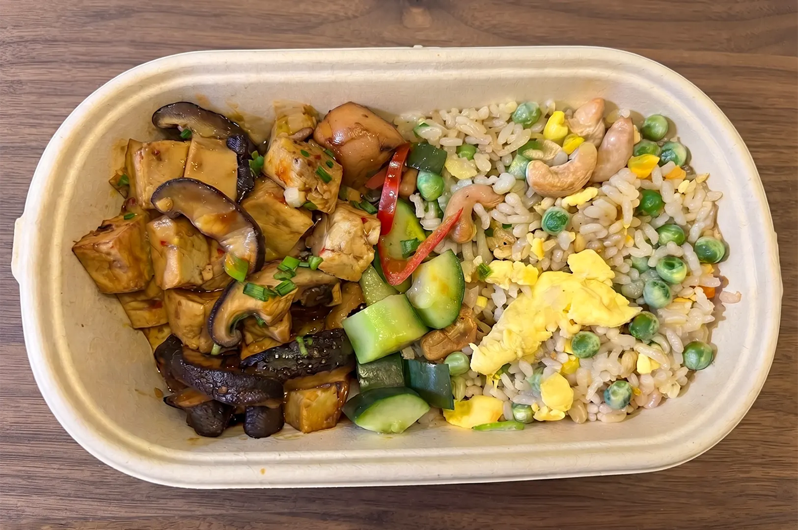 YoloFoods SG healthy Asian meal container featuring chicken, mushrooms, vegetables, and brown rice with balanced macronutrients.